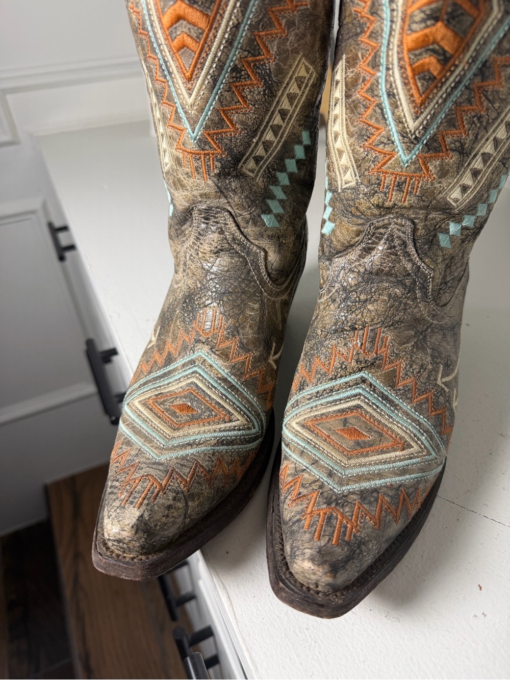 Corral Womens 8 Distressed Leather Cowboy Boots Southwestern Embroidered - Picture 4 of 11